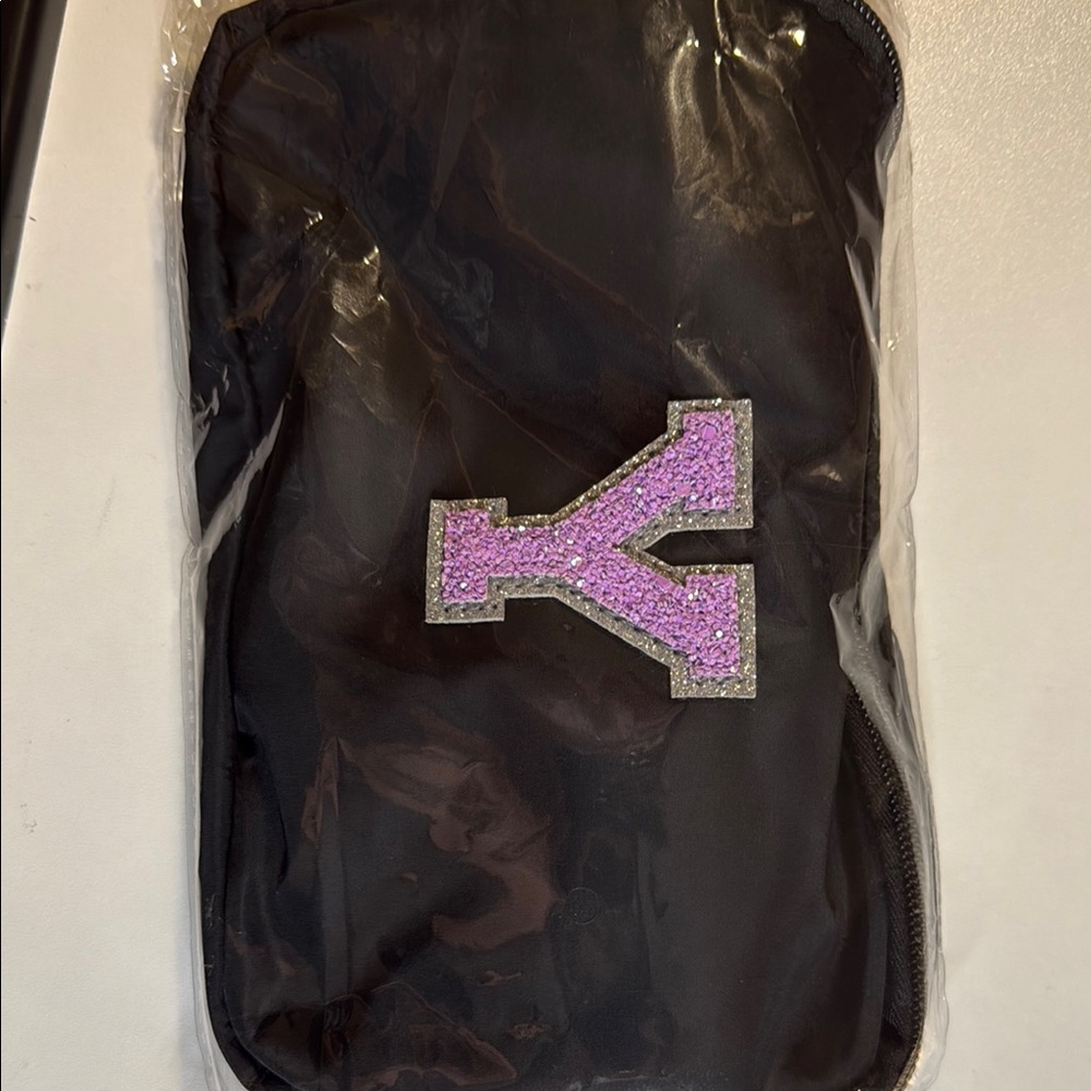 Source Unknown Black Travel Bag with Purple Accent